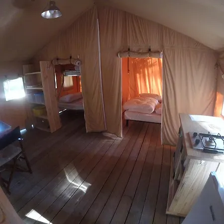 キャンプ場 La Simioune En Provence 3*