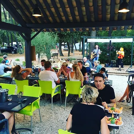 La Simioune En Provence キャンプ場 ボレーヌ