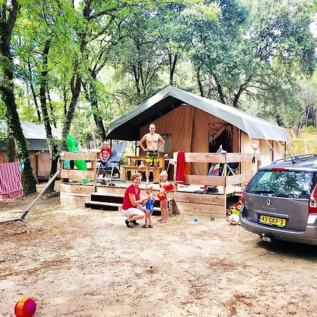 キャンプ場 La Simioune En Provence 3*